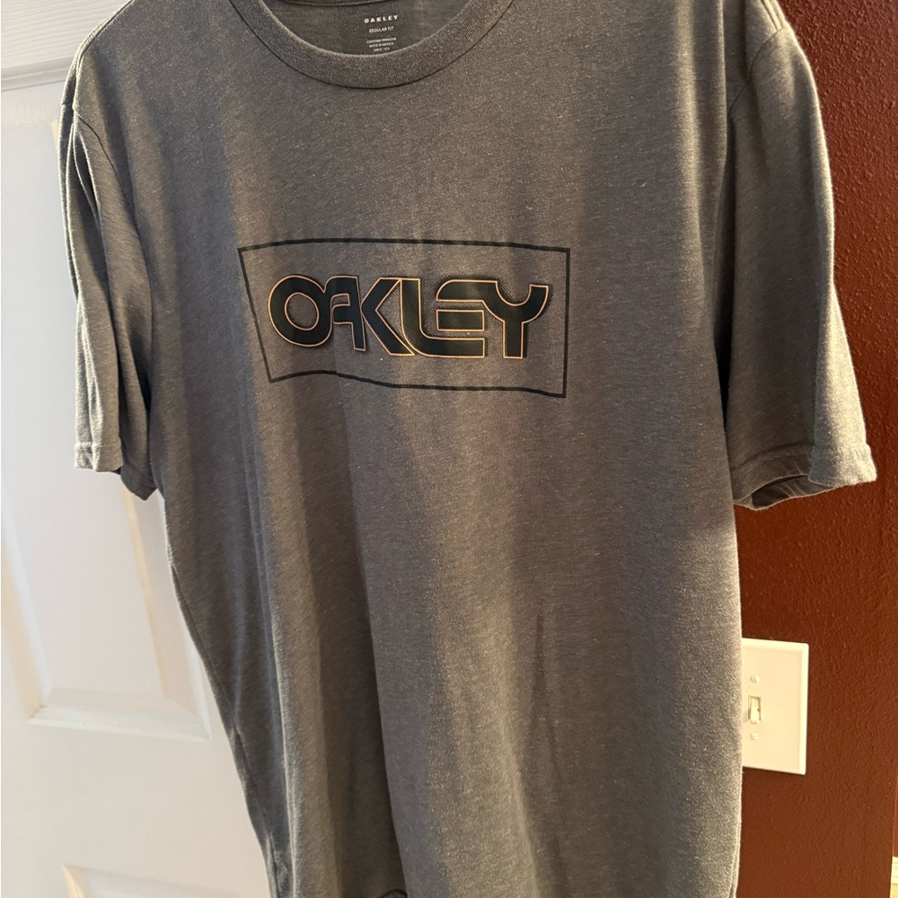 Oakley Men's Gray T-Shirt